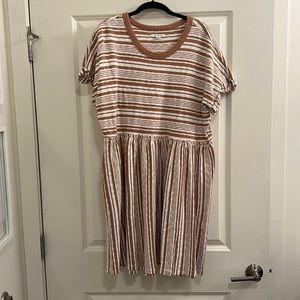 American Eagle SunDress. Tan and White stripped. Size XL